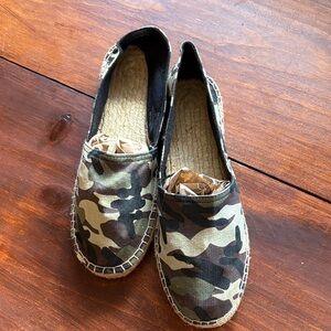 FALL SALE Steve Madden Camouflage Espadrilles Women’s 10 Pre-Loved